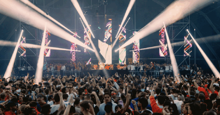 Oranjeroes Festival dropt bizarre line-up en start vandaag met ticketverkoop