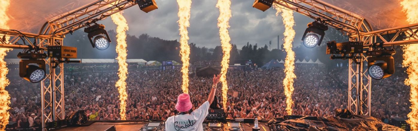 Weekend Festival header